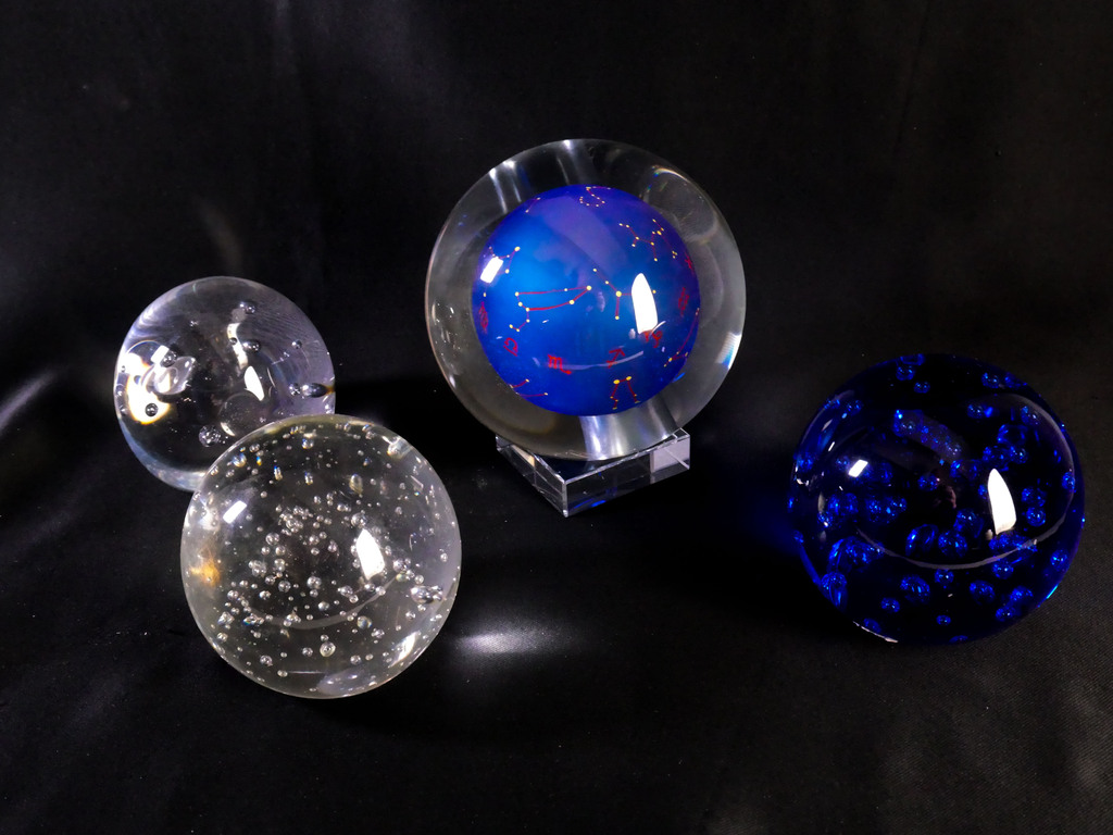 Diverse glazen bollen kopen? Bied vanaf 24!