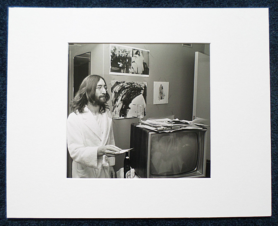 Nico Koster – John Lennon tijdens bed peace, foto, gesigneerd en genummerd kopen? Bied vanaf 125!