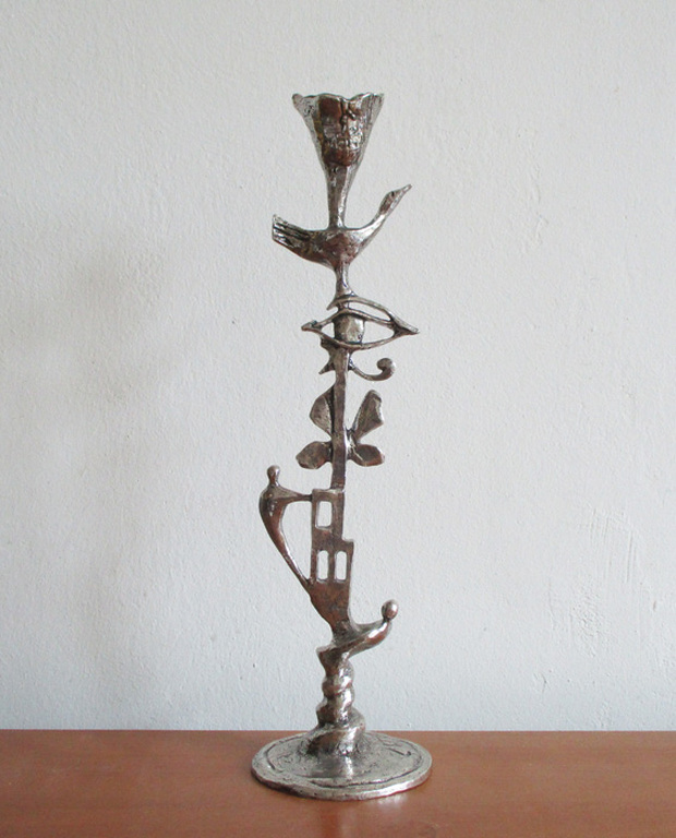 Corrie Ammerlaan-van Niekerk: kandelaar met figuratieve voorstellingen kopen? Bied vanaf 20!