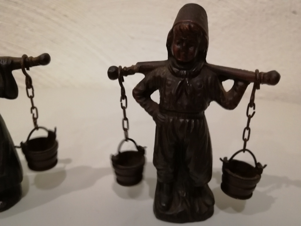 bronzen koppeltje - waterdragers - periode 1960 kopen? Bied vanaf 10!