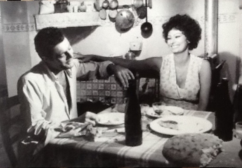 Foto Sophia Loren en Marcello Mastroianni uit de film Una Giornata Particolare kopen? Bied vanaf 10!