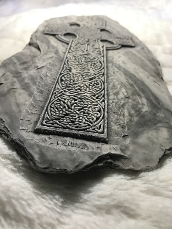 Unieke Kruis op Marmer Steen kopen? Bied vanaf 1000!