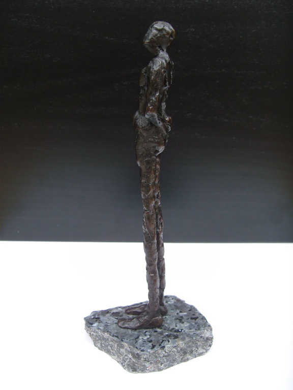 Hennie Froeling: Ingetogen fraai bronzen beeldje. kopen? Bied vanaf 125!