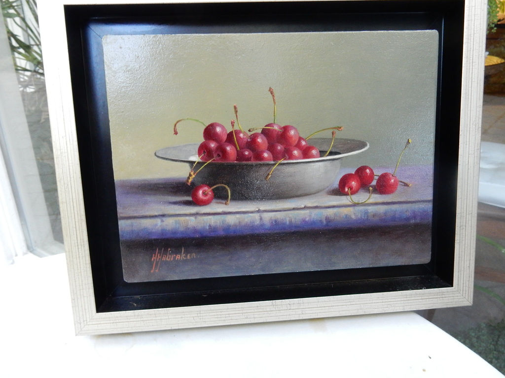 Hans Habraken, olieverf op paneel, stilleven, met kersen op tinnen schaal verkocht voor € 405!