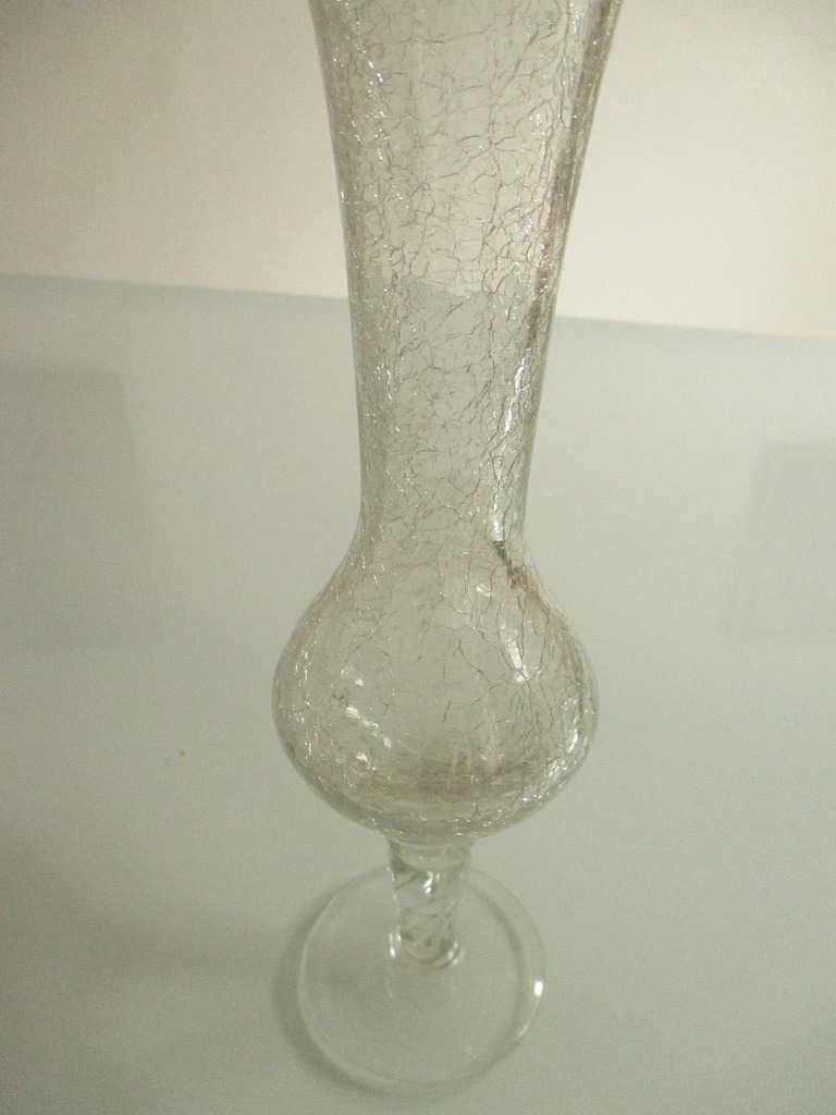 Een kavel met vier narcissenvaasjes kopen? Bied vanaf 8!