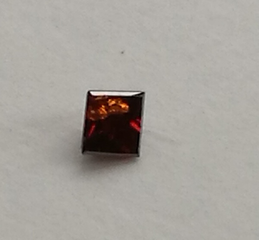 Rood/bruine diamant met IGI certificaat **vanaf €1 ** kopen? Bied vanaf 1!