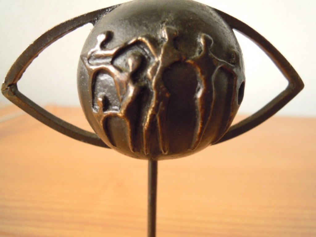 Prachtig massief bronzen beeldje - kunstenaar onbekend - 12 cm hoog. kopen? Bied vanaf 45!