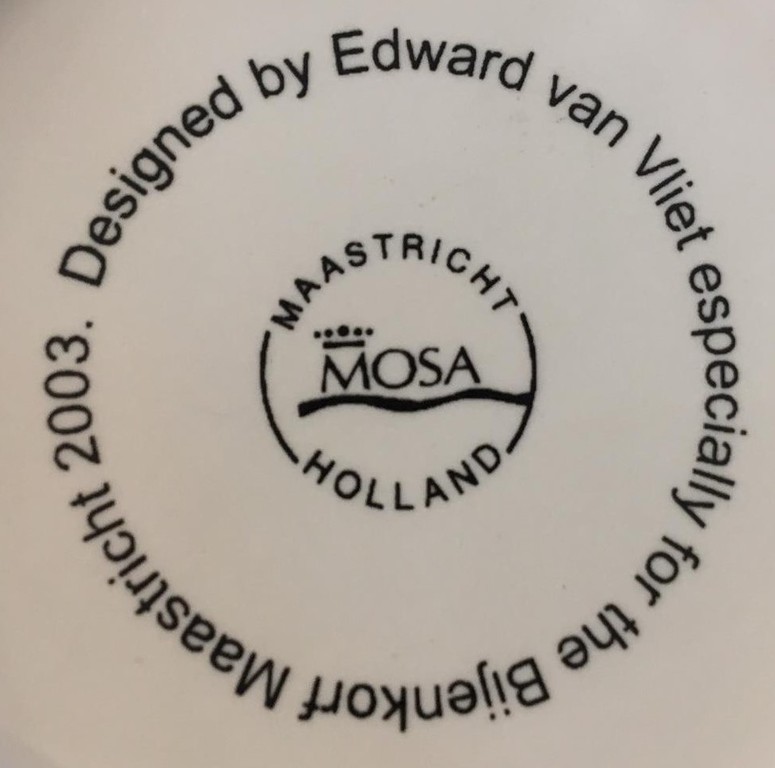 Aardewerken tulpenvaas ontwerp Edward van Vliet voor de Bijenkorf Maastricht  kopen? Bied vanaf 40!