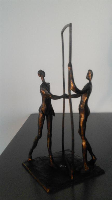 Niet of onleesbaar gesigneerd - Bronzen beeld verkocht voor € 45!