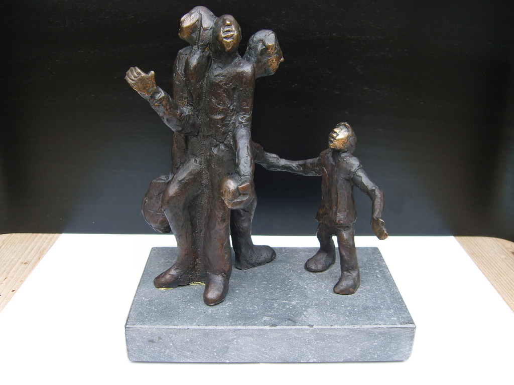 Sjer Jacobs: Bronzen beeld "levensloop man". verkocht voor € 500!