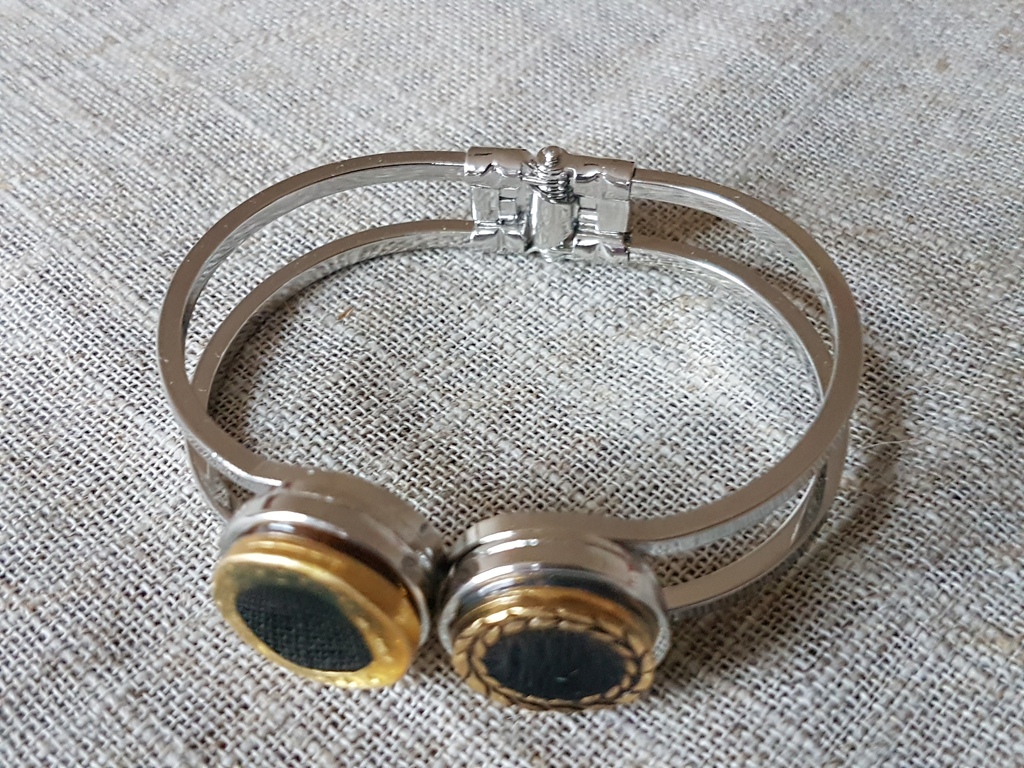 Armband met knop Gianni Versace kopen? Bied vanaf 1!