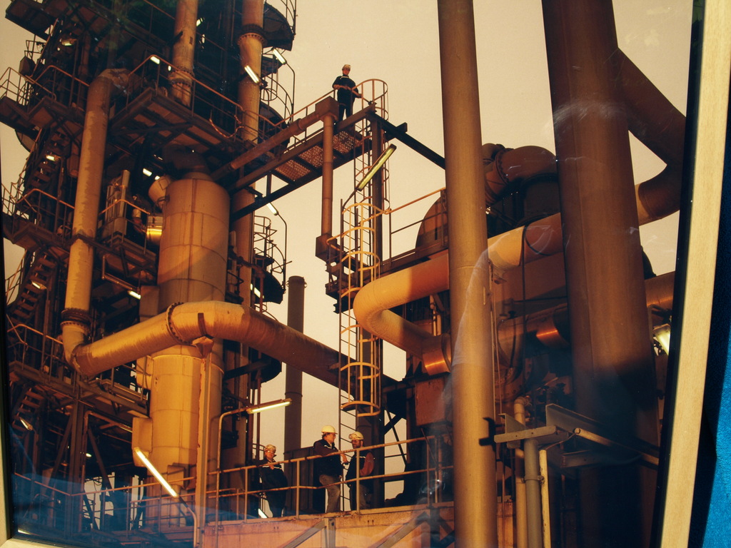 Aatjan Renders – foto – Pernis – Gesigneerd – 1999 - ingelijst, 63 x 63 cm. kopen? Bied vanaf 75!