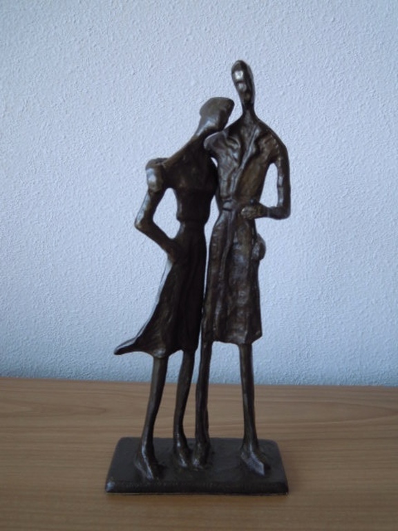 Prachtig zwaar massief bronzen beeld 29 cm hoog - kunstenaar onbekend. verkocht voor € 150!