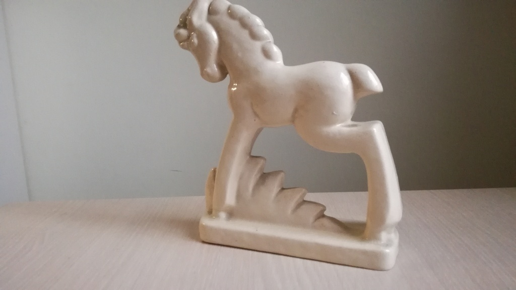 Onbekend kunstenaar, porcelein, 2 Art Déco decoratie dieren in faiance porcelein kopen? Bied vanaf 50!