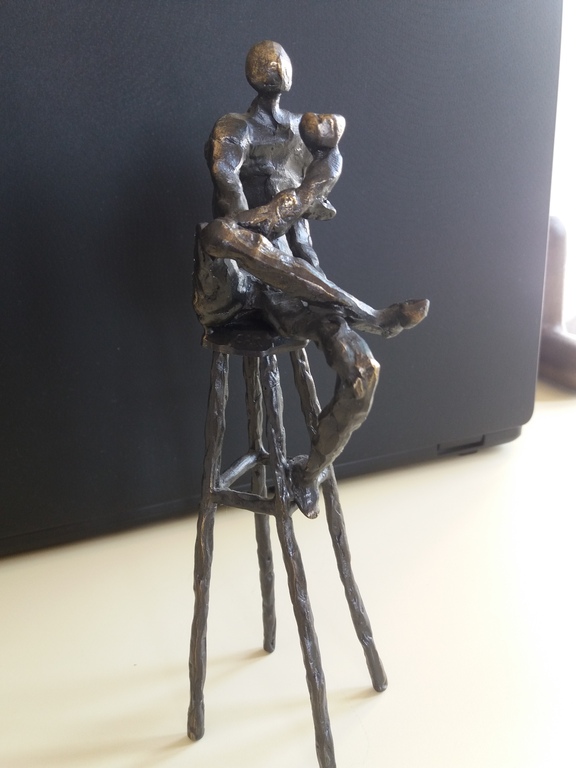 BRONS BEELD VAN ASTRID VELDHUYSEN KOPPEN MAN OP BARKRUK 21 X 6 CM . kopen? Bied vanaf 10!