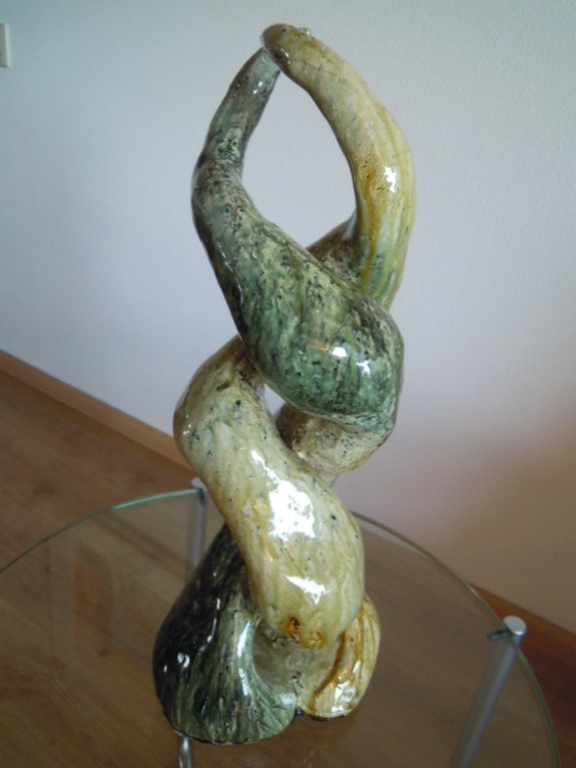 Prachtig keramiek beeld JISSY KEUENHOF 48 cm hoog  = gesigneerd. verkocht voor € 85!