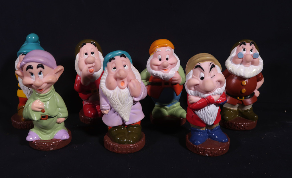 Luciano Perna: Plastic dwergen + canvas, Snow Dwarf and the Seven Whites kopen? Bied vanaf 70!