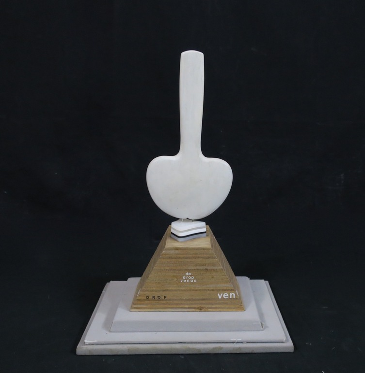 Ian Pieters: Sculptuur gemengde techniek, De dropvenus verkocht voor € 36!