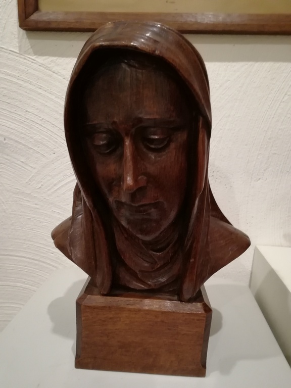 mooi oud en massief eiken Maria buste  verkocht voor € 35!