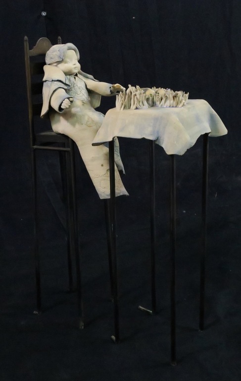 Dick Versluis: Object van keramiek en staal, Kind aan tafel verkocht voor € 50!