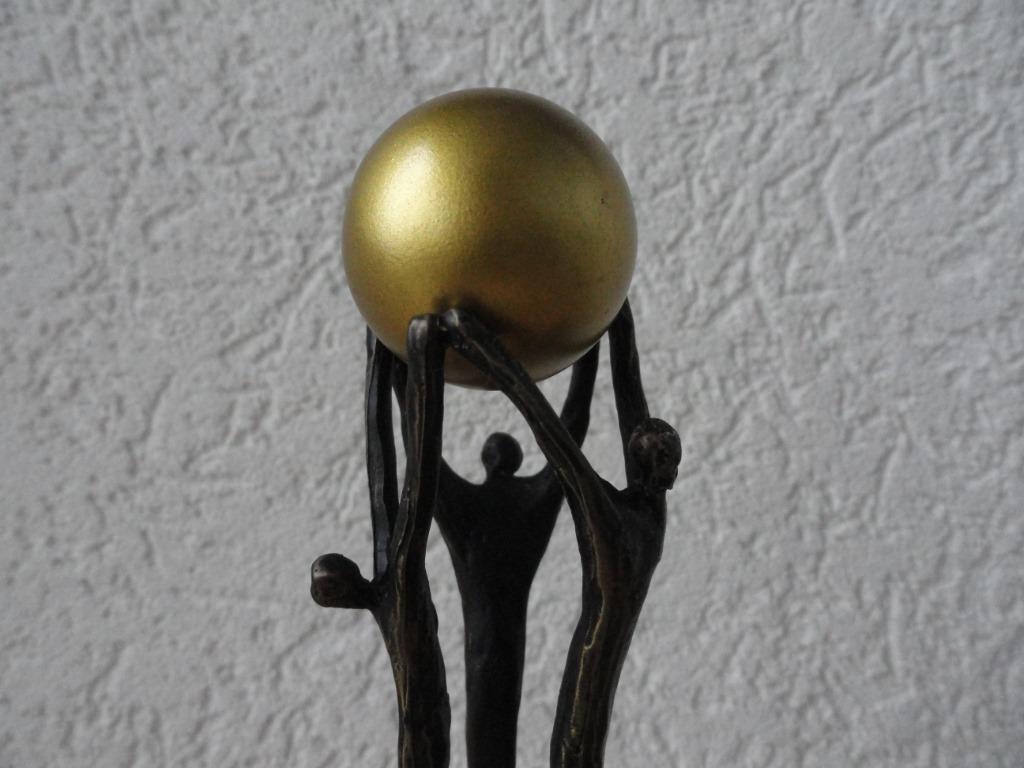 Verbronsde sculptuur op marmeren sokkel * Gebundelde samenwerking * kopen? Bied vanaf 39!