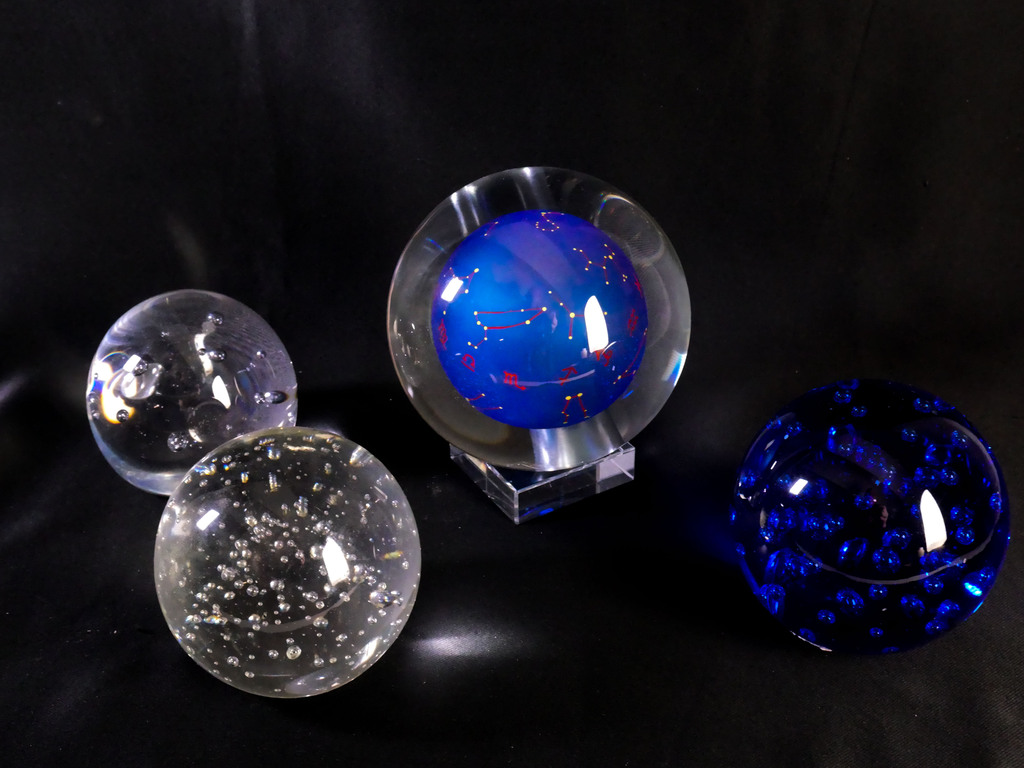 Diverse glazen bollen kopen? Bied vanaf 24!