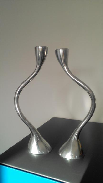 Twee gepolijst aluminium kandelaars Twister kopen? Bied vanaf 9!