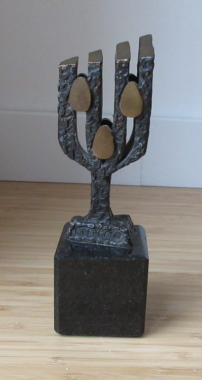 Onbekende kunstenaar - Bronzen beeld van gestileerde boom op marmeren voet getit kopen? Bied vanaf 28!