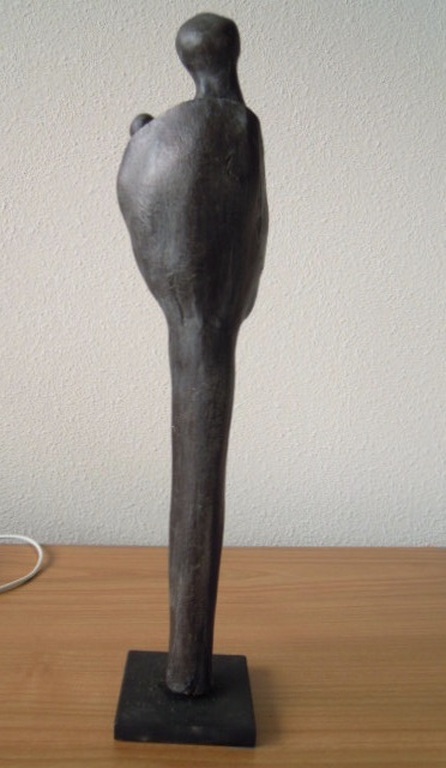 Prachtig hand gemaakt modern beeld van MOEDER MET KIND 35 cm hoog. kopen? Bied vanaf 20!