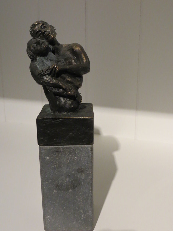 Astrid Veldhuyzen: bronzen beeld, Omarming kopen? Bied vanaf 15!