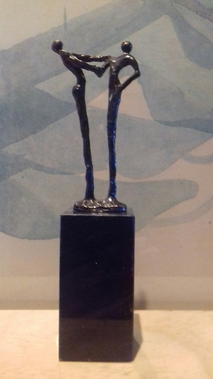  Verbronsde sculptuur op marmeren sokkel  "Begroeting" kopen? Bied vanaf 20!