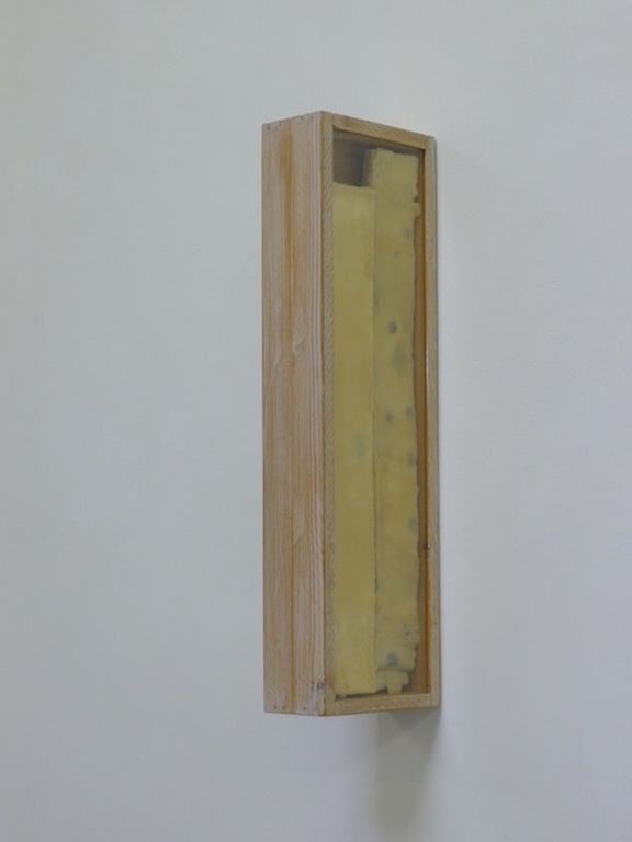 Jan van den Dobbelsteen: Object, Gevulde wandkast. verkocht voor € 175!