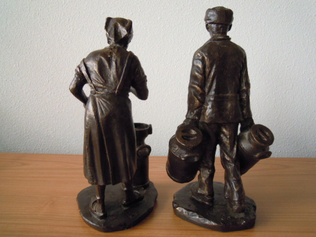 Beelden Brabantse boer en boerin- 3 1 hoog- gesigneerd Antoon Grassens kopen? Bied vanaf 35!