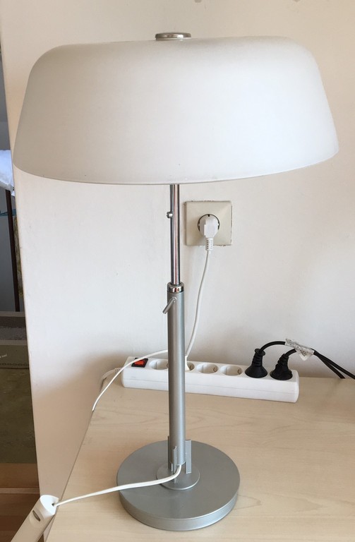 Onbekende designer - Metalen Mushroom tafellamp met gesatineerd glazen kap kopen? Bied vanaf 48!