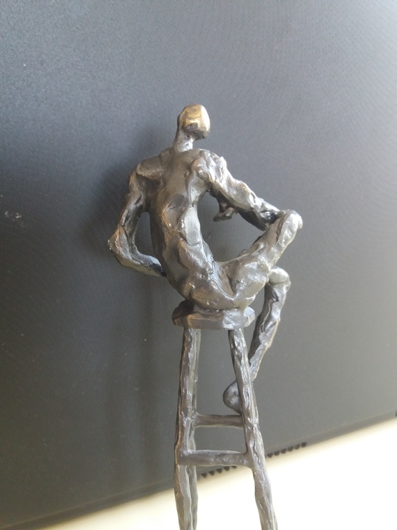 BRONS BEELD VAN ASTRID VELDHUYSEN KOPPEN MAN OP BARKRUK 21 X 6 CM . kopen? Bied vanaf 10!