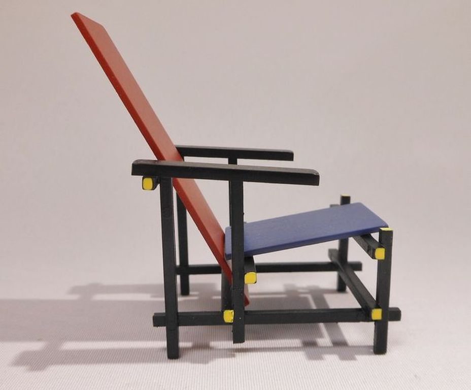 Gerrit Rietveld, Miniatuur Rood-blauwe stoel (Rietveldstoel) kopen? Bied vanaf 20!