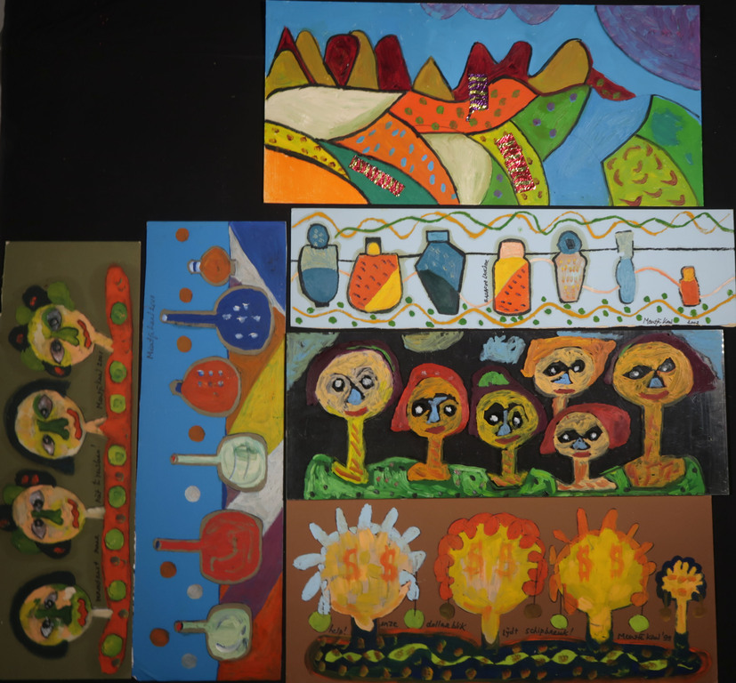 Lot met 6x gemengde techniek van Meertje Kaal, o.a. Help! onze dollarblik lijdt kopen? Bied vanaf 1!