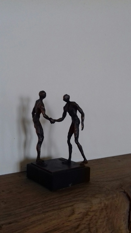 Beeldje "ONTMOETING". kopen? Bied vanaf 15!