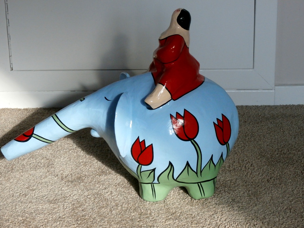 Ada Breedveld - beeld: blauwe olifant tulpen groot - 2003 verkocht voor € 95!