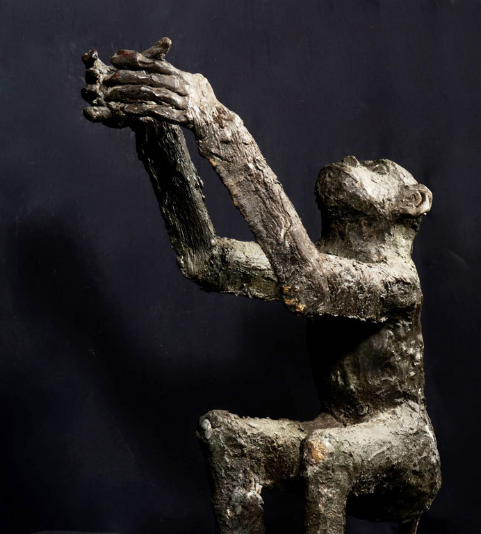 Adri de Waard: Brons beeld, De aap kopen? Bied vanaf 400!