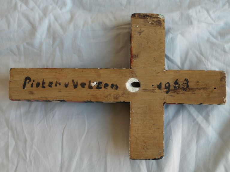 Pieter van Velzen : Hout en acrylverf , Kruisbeeld – gesigneerd – 1963 kopen? Bied vanaf 250!