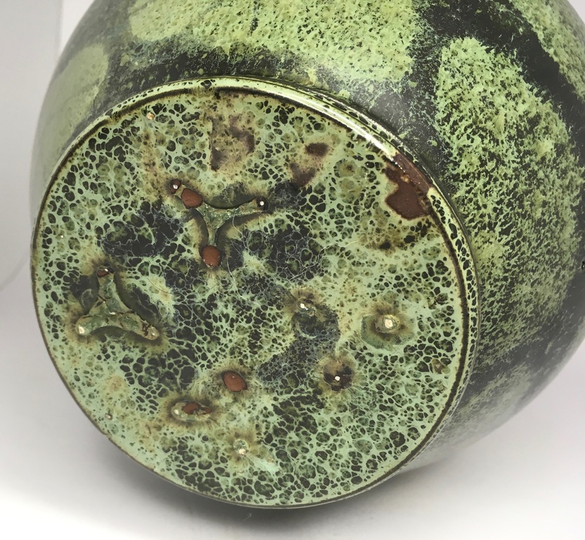 Henk Potters Oisterwijk - Grote groene fles vaas met stilistisch floraal decor kopen? Bied vanaf 5!