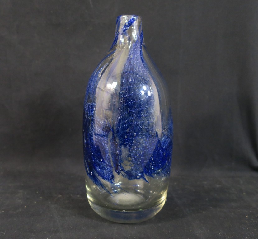 Bernard Heesen: Glazen flesvaas met ingesloten blauwe kleurpoeders kopen? Bied vanaf 1!