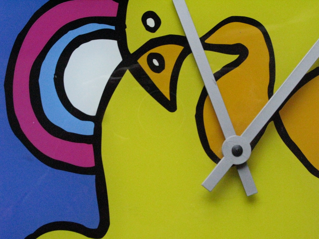 CORNEILLE DESIGN KLOK 1999, GESIGNEERD in de wijzerplaat - thema DOVE of PEACE. verkocht voor € 80!