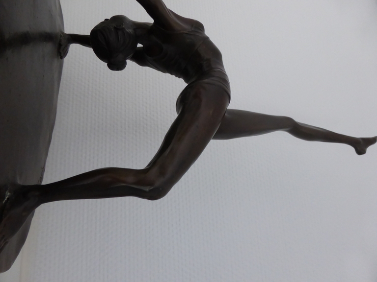 Danseres, mooi beeld uit het begin van de vorige eeuw door Bruno Zach kopen? Bied vanaf 225!