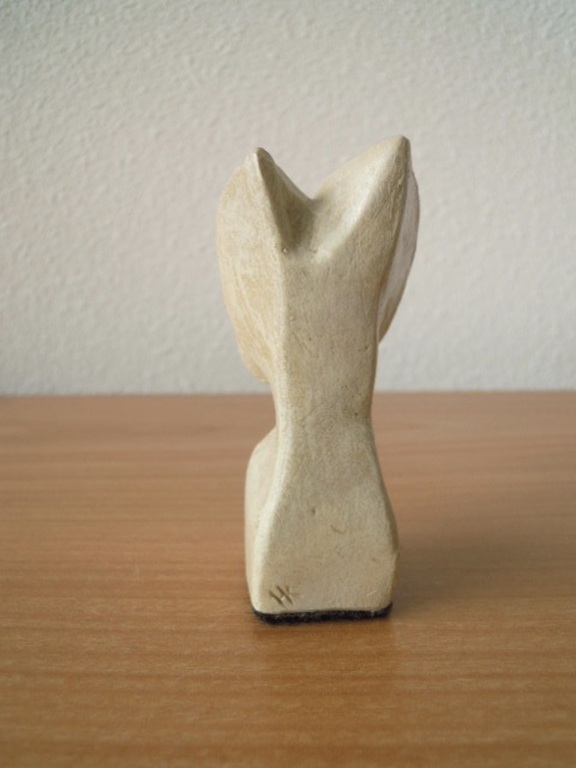 Prachtig beeldje gesigneerd met HK op de achterzijde en is 9 cm hoog. kopen? Bied vanaf 15!