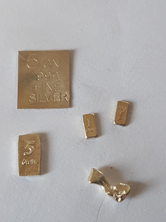 Blokken van puur zilver met gratis een platina nugget kopen? Bied vanaf 1!