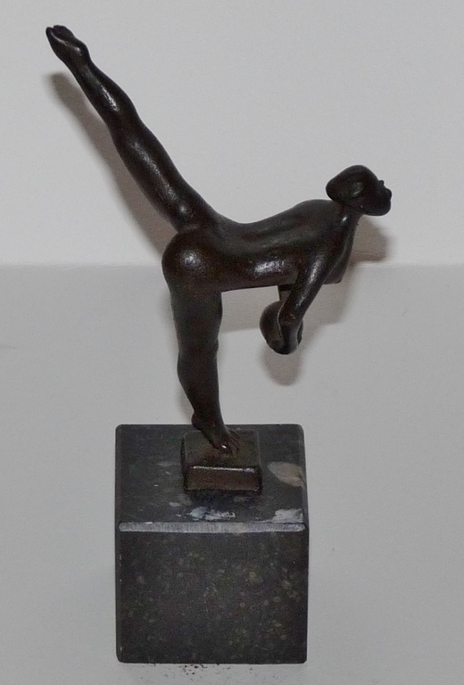 Piet van Heerden, Bronzen beeld, Naakt met bal kopen? Bied vanaf 225!