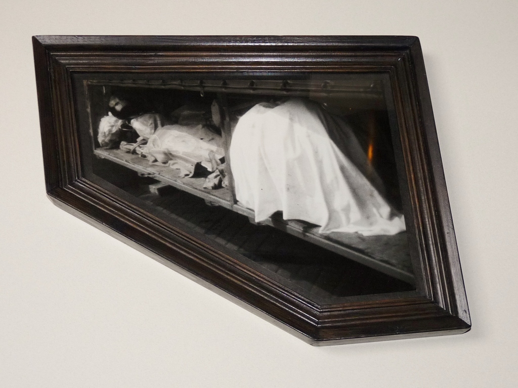 Paul Bogaers, Rommelhok, Foto in bijzondere lijst. verkocht voor € 150!