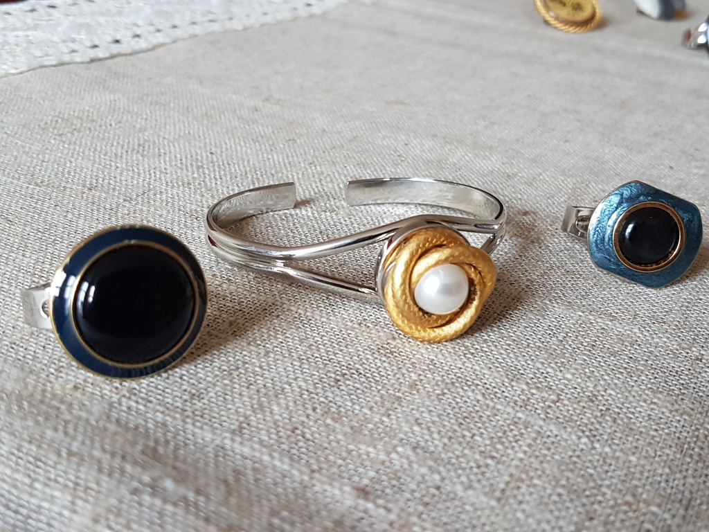 Lotto een armband en twee ringen- Couture Italia kopen? Bied vanaf 17!